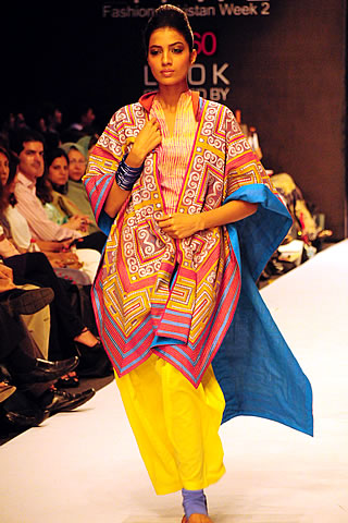 Sanam Chaudhri at Karachi Fashion Week 2010
