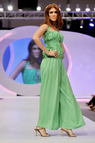 Sanam Chaudhri Collection at Veet Beauty Celebrations 2011