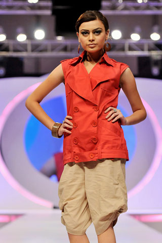 Sanam Chaudhri Collection at Veet Beauty Celebrations 2011